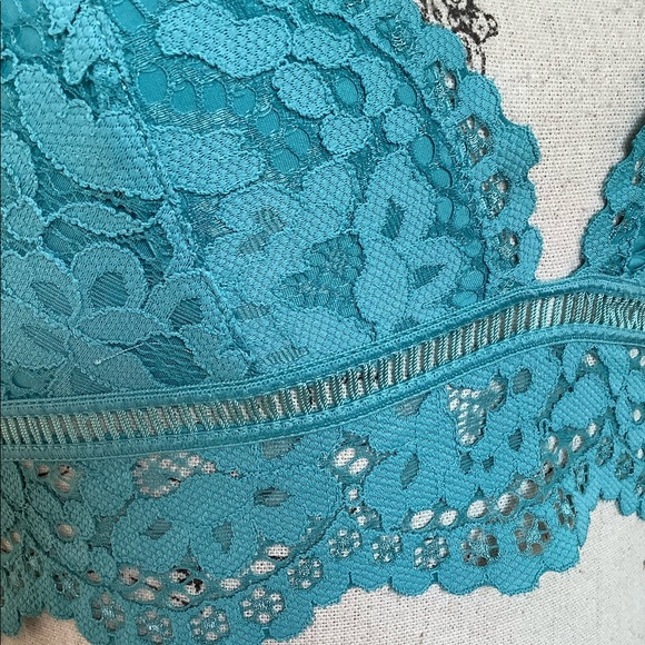 🌈 Victoria’s Secret Lace Bralette 🌈 - Picture 5 of 7